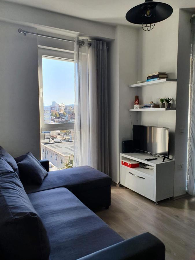 Rovena'S Apartment - Free Parking Tirana Buitenkant foto